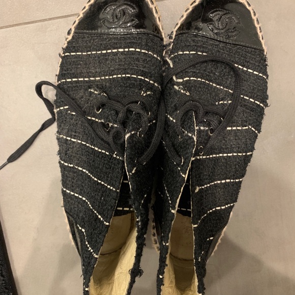 COPY - Authentic Chanel shoes - Picture 1 of 3